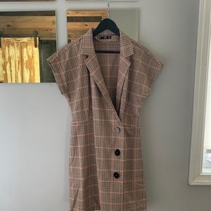 Mango checkered/plaid shortsleeved wrap dress. USL